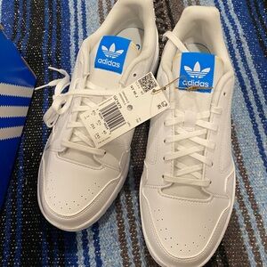Unisex Youth White Adidas Sneakers size 7